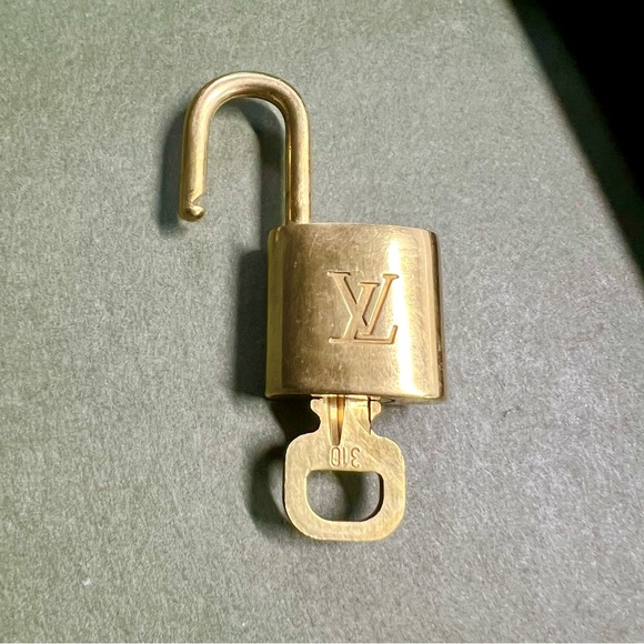 Authentic LV Louis Vuitton lock and key #310 - Picture 6 of 6